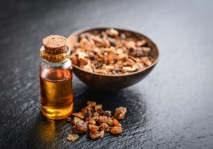 Olio essenziale di mirra: proprietà, usi e benefici